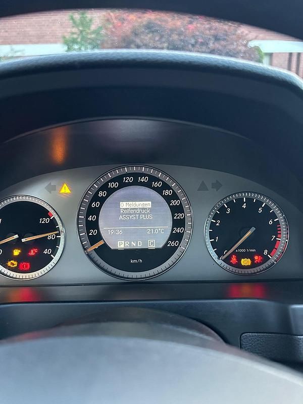 Schwarz Gebraucht 2008 Mercedes C350 Limousine | 5.500 € (Superpreis) - Bild 1/4