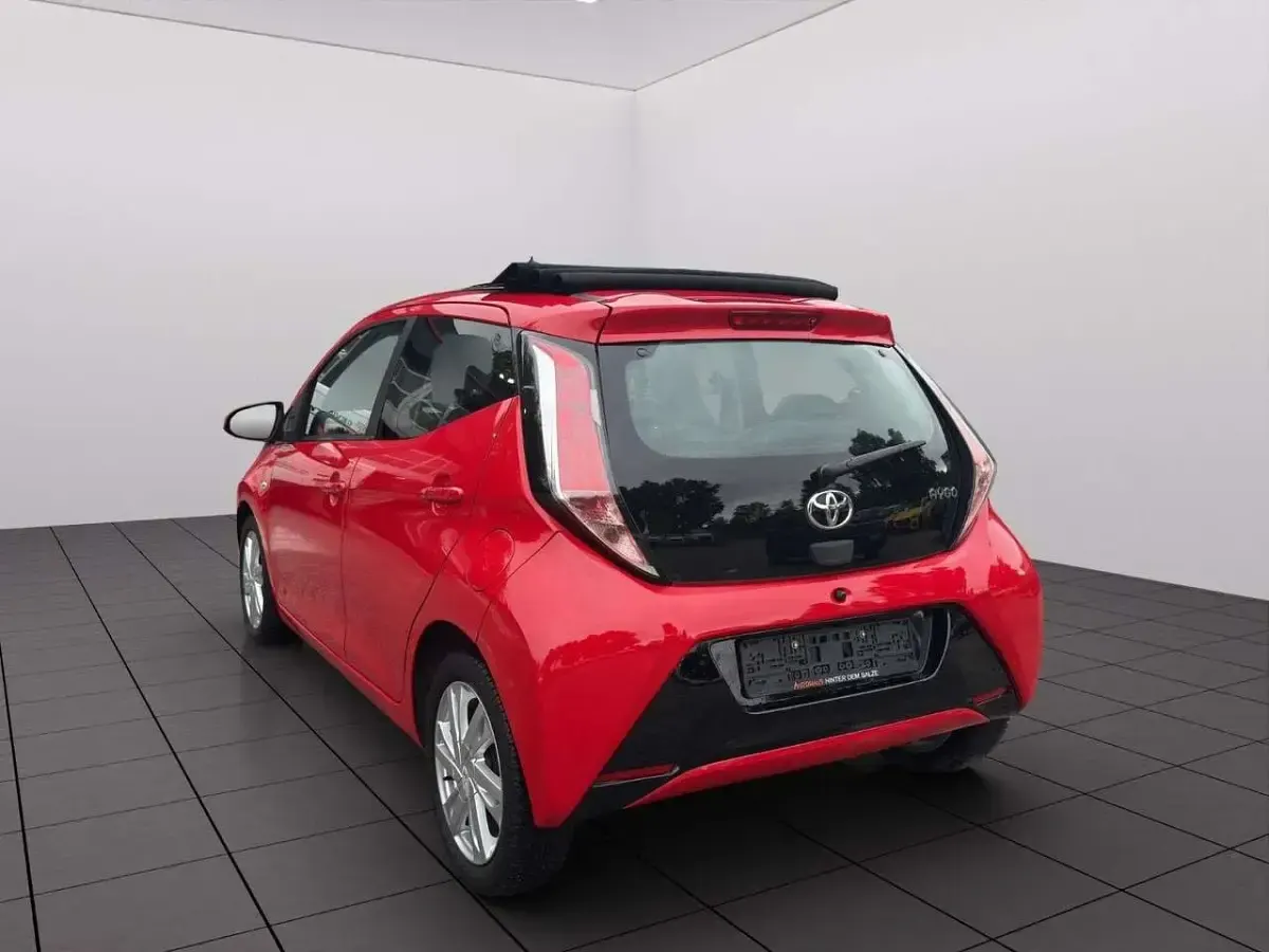 Gebraucht Toyota Aygo X-wave 69 PS (50 kW) 2015 Rot Kleinwagen