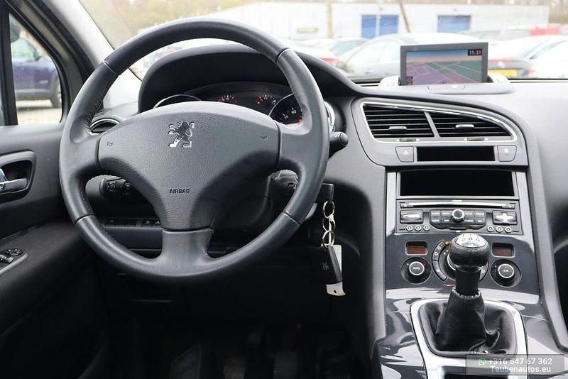 Gebraucht Peugeot 5008 120 PS (88 kW) 2011 Grau Van / Kleinbus