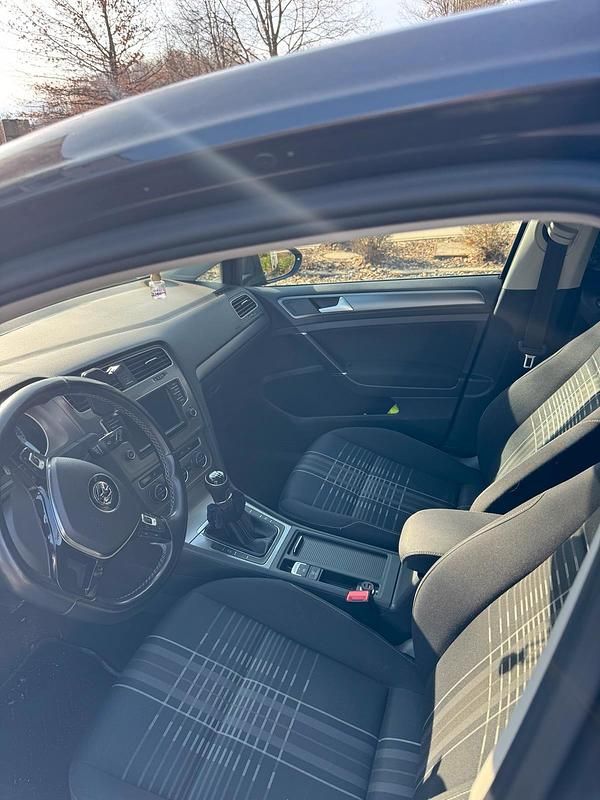 Gebraucht VW Golf VII R-line 150 PS (110 kW) 2015 Andere farben Limousine