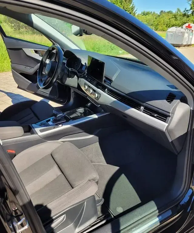 Gebraucht Audi A4 Advanced 163 PS (119 kW) 2019 Schwarz Kombi
