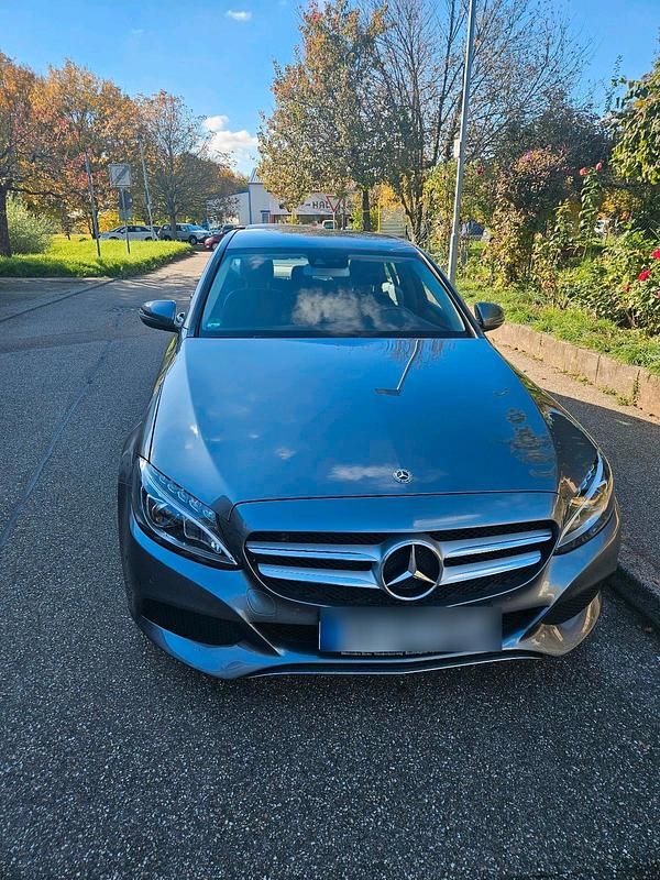 Grau Gebraucht 2017 Mercedes C250 Limousine | 17.600 € (Fairer Preis) - Bild 1/4