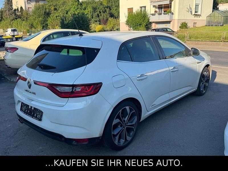 Gebraucht Renault Mégane IV Bose Edition 132 PS (97 kW) 2016 Weiß Limousine