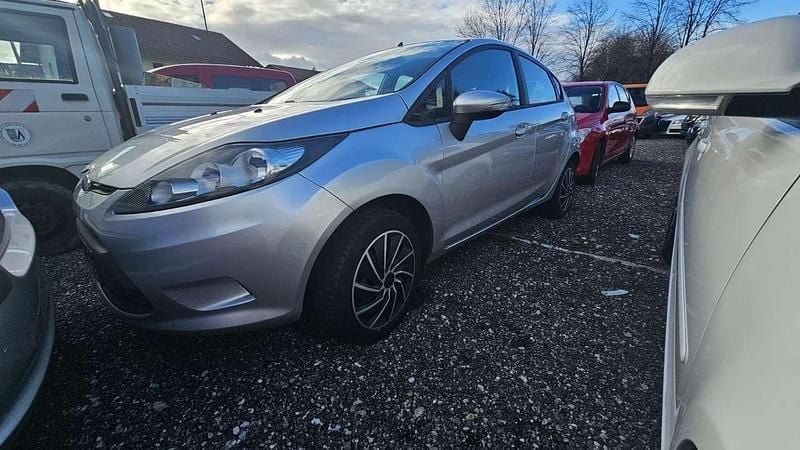 Gebraucht Ford Fiesta Trend 68 PS (50 kW) 2010 Silber Kleinwagen