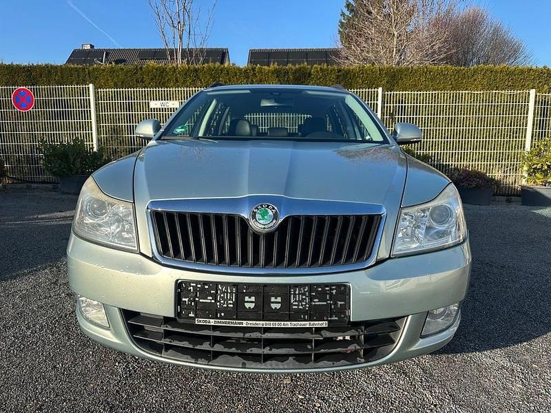 Gebraucht Skoda Octavia Elegance 160 PS (117 kW) 2009 Blau Kombi