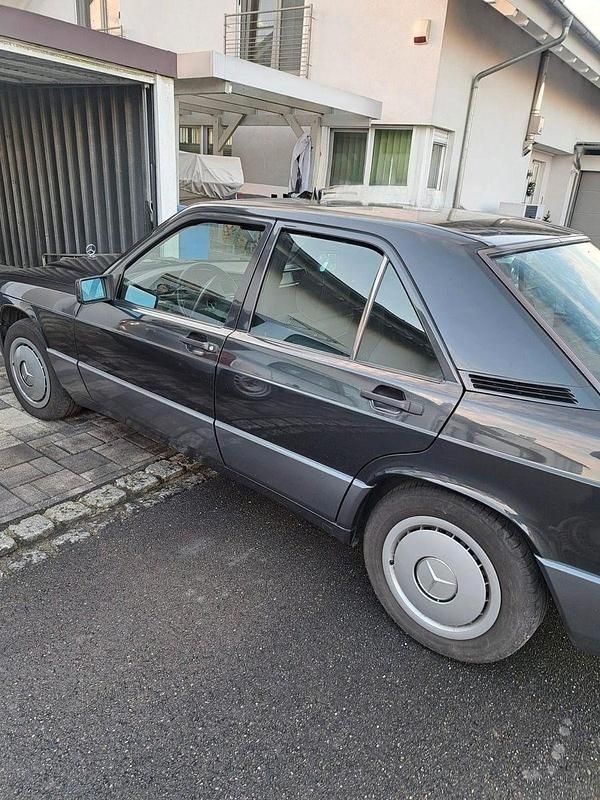 Gebraucht Mercedes 190 94 PS (69 kW) 1992 Schwarz Limousine