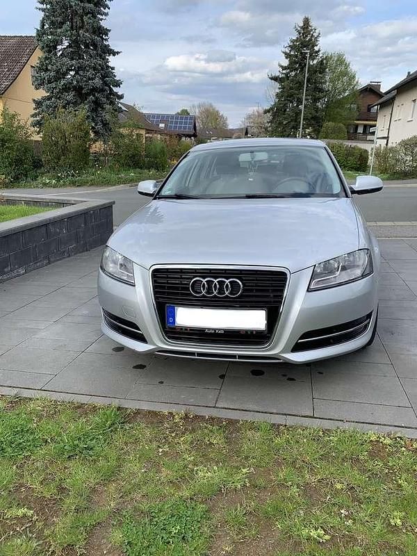 Gebraucht Audi A3 Attraction 140 PS (102 kW) 2011 Grau Kleinwagen