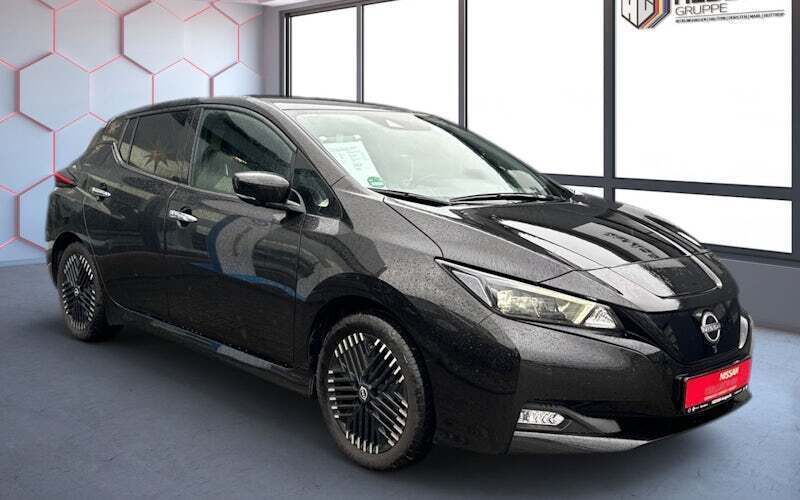 Gebraucht Nissan Leaf Tekna 110 kW (150 PS) 2022 Schwarz metallic Kleinwagen