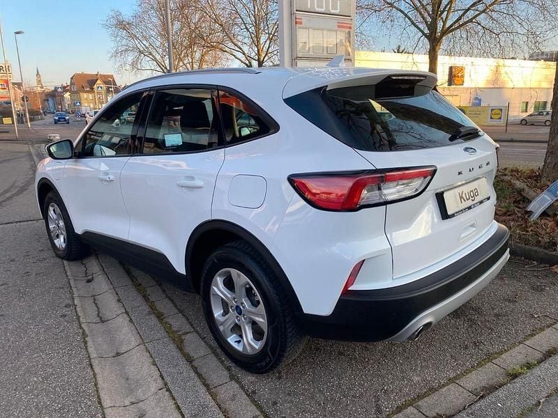 Gebraucht Ford Kuga Cool & Connect 224 PS (164 kW) 2022 Frozen white SUV