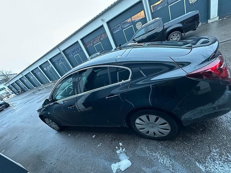 Gebraucht Opel Insignia 163 PS (119 kW) 2015 Schwarz Limousine