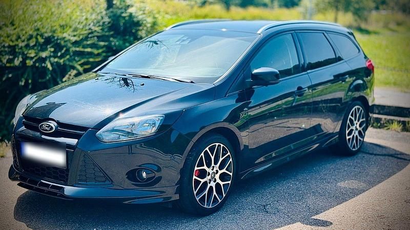 Gebraucht Ford Focus Titanium 163 PS (119 kW) 2014 Schwarz Kombi