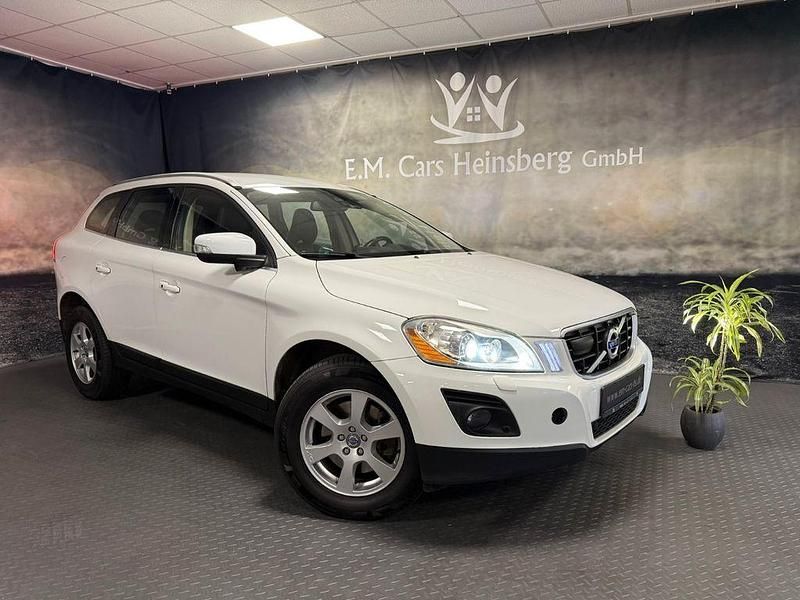 Weiß Gebraucht 2010 Volvo XC60 Summum SUV | 10.900 € (Fairer Preis) - Bild 1/4