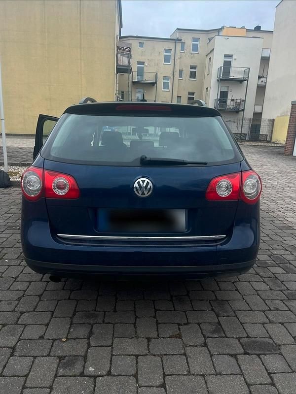 Second-hand VW Passat 115 CP (84 kW) 2006 Albastru Break