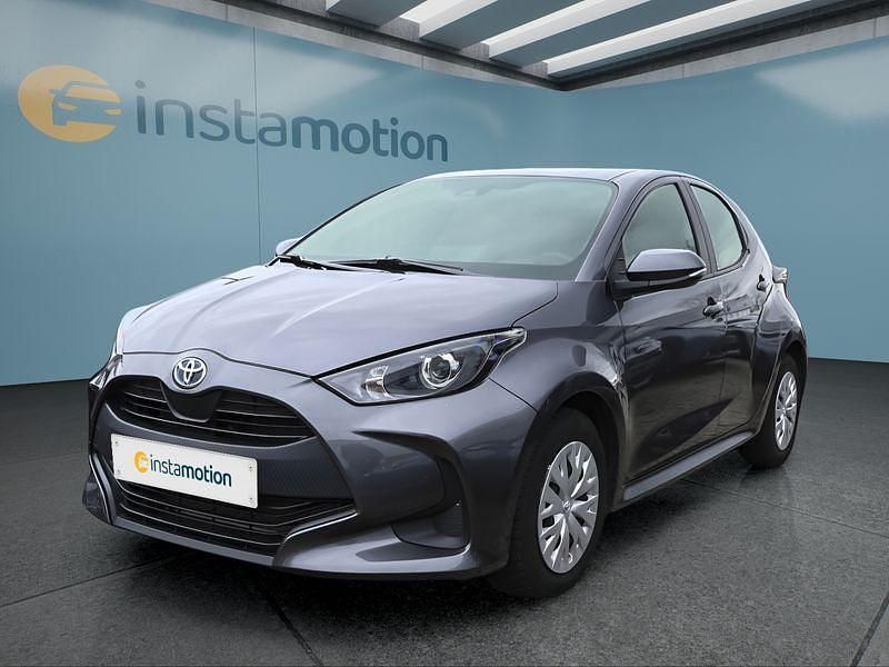 Grau Gebraucht 2023 Toyota Yaris Hybrid Kleinwagen | 18.799 € (Fairer Preis) - Bild 1/4