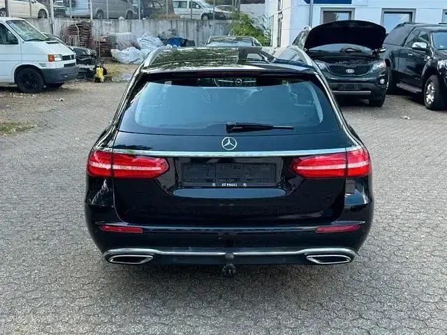 Gebraucht Mercedes E220 Avantgarde 194 PS (142 kW) 2017 Schwarz Kombi