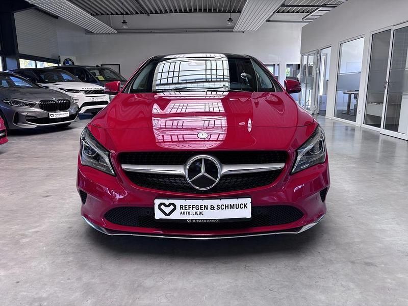 Gebraucht Mercedes CLA200 Shooting Brake 156 PS (114 kW) 2016 Rot Kombi