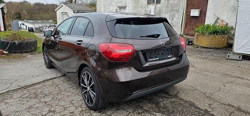 Gebraucht Mercedes A160 Night 102 PS (75 kW) 2016 Braun Limousine