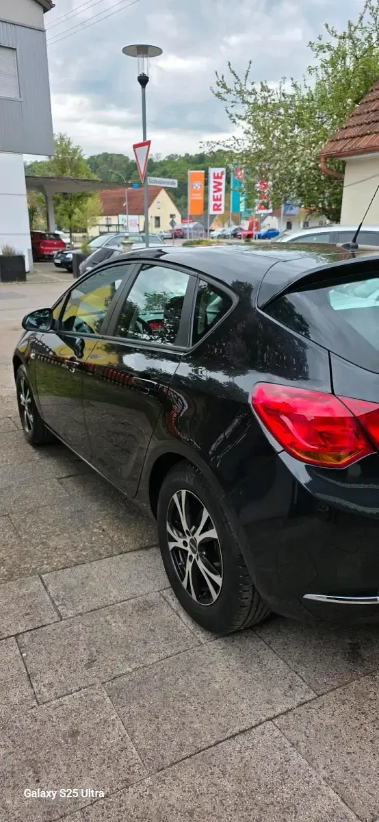 Gebraucht Opel Astra Eco 101 PS (74 kW) 2015 Schwarz Limousine
