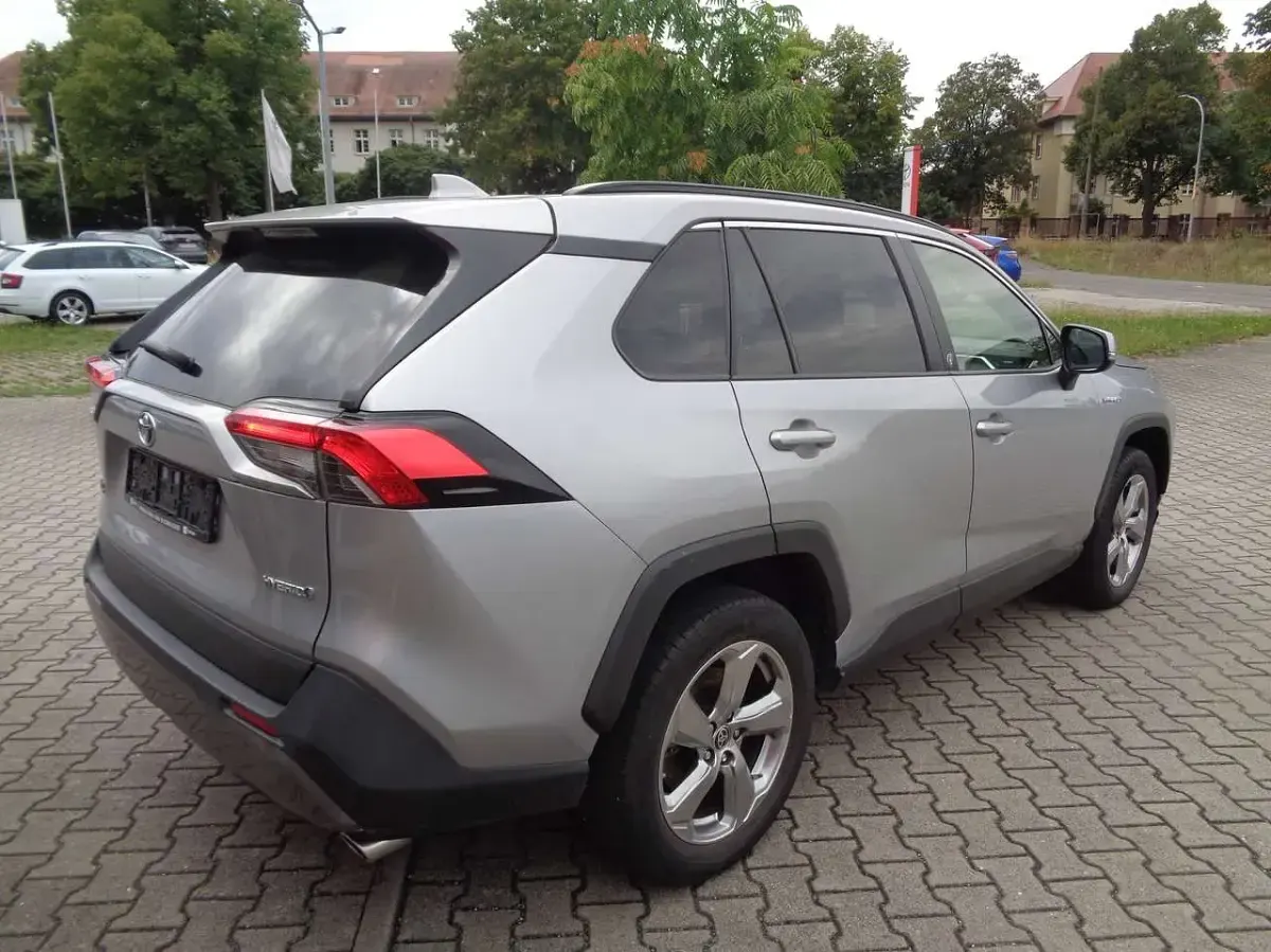 Gebraucht Toyota RAV4 Hybrid Team 178 PS (130 kW) 2021 Silver metallic SUV