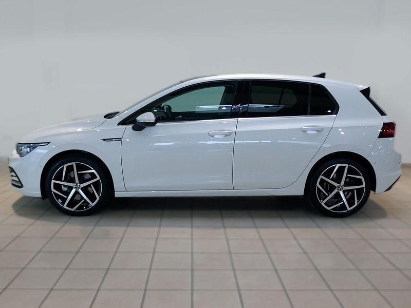 Gebraucht VW Golf VII Style 150 PS (110 kW) 2020 Oryxweiß perlmutteffekt Limousine
