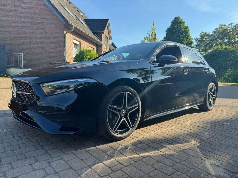 Schwarz Gebraucht 2023 Mercedes A180 AMG line Limousine | 28.000 € (Superpreis) - Bild 1/4