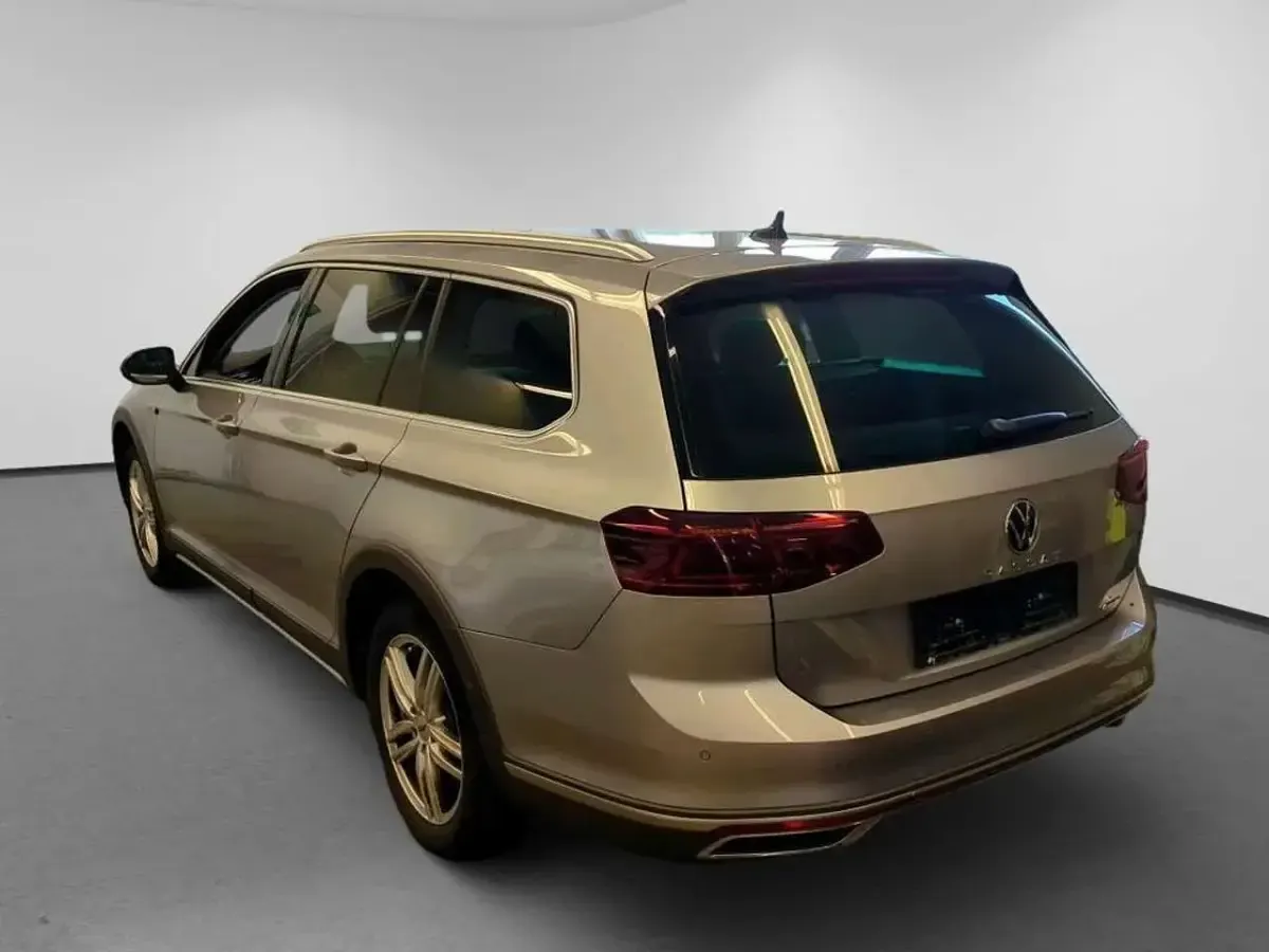 Gebraucht VW Passat Alltrack 200 PS (147 kW) 2023 Silber Kombi