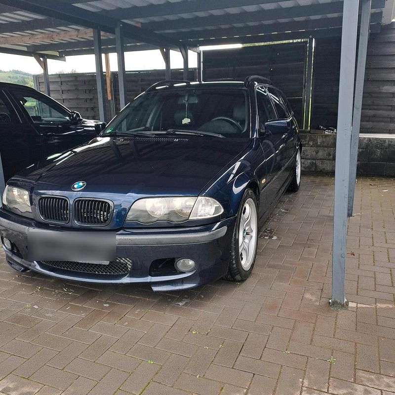 Blau Gebraucht 2001 BMW 320 Shadowline Kombi | 5.399 € - Bild 1/4