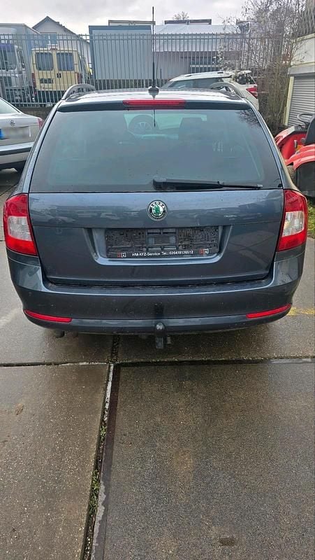 Gebraucht Skoda Octavia 140 PS (102 kW) 2010 Grau Kombi