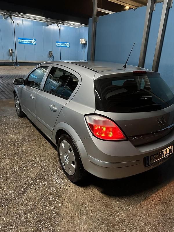 Gebraucht Opel Astra 105 PS (77 kW) 2006 Silber Limousine