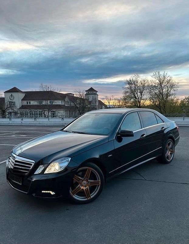 Gebraucht Mercedes E250 204 PS (150 kW) 2009 Schwarz Limousine