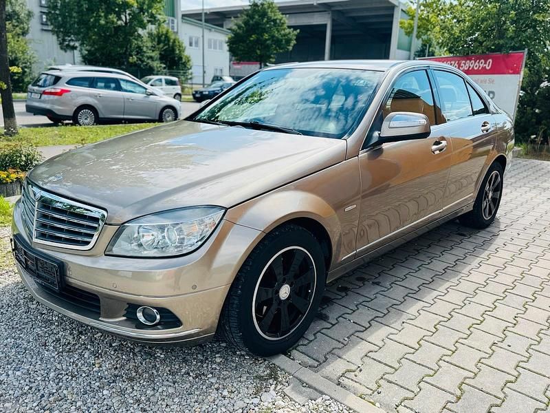 Gold Gebraucht 2009 Mercedes 220 Limousine | 5.300 € - Bild 1/4