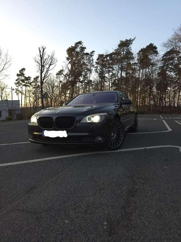 Gebraucht BMW 740 Sport Line 306 PS (225 kW) 2010 Grau Limousine