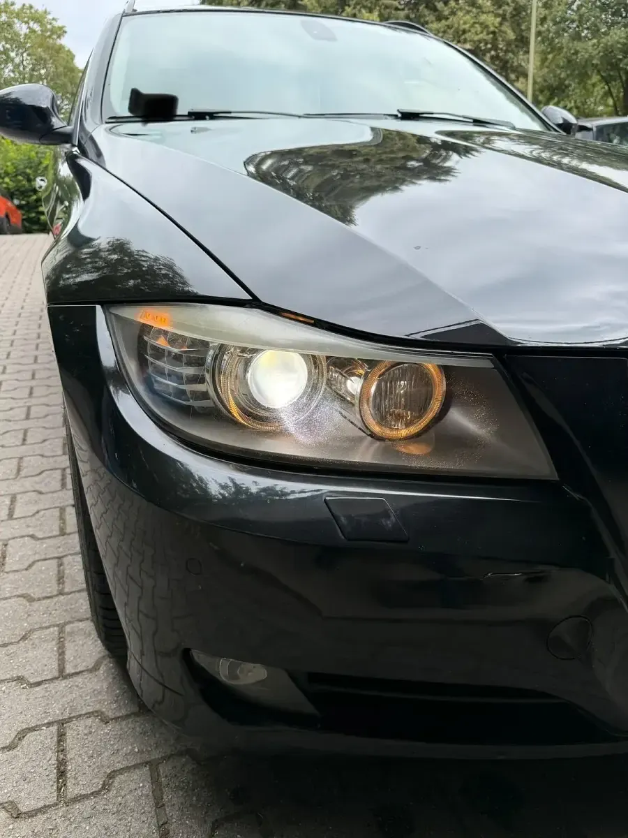 Gebraucht BMW 320 184 PS (135 kW) 2010 Schwarz Kombi
