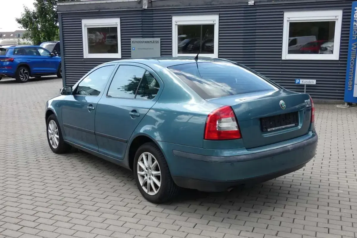 Gebraucht Skoda Octavia Ambiente 102 PS (75 kW) 2005 Islandgruen metallic Limousine
