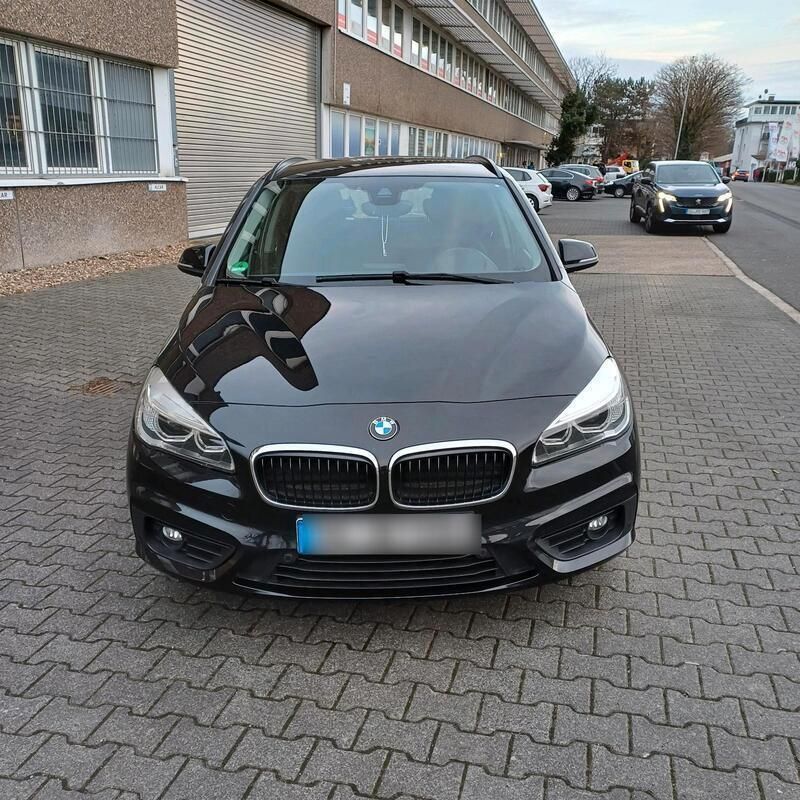 Schwarz Gebraucht 2018 BMW 218 Active Tourer Van / Kleinbus | 16.500 € (Fairer Preis) - Bild 1/4