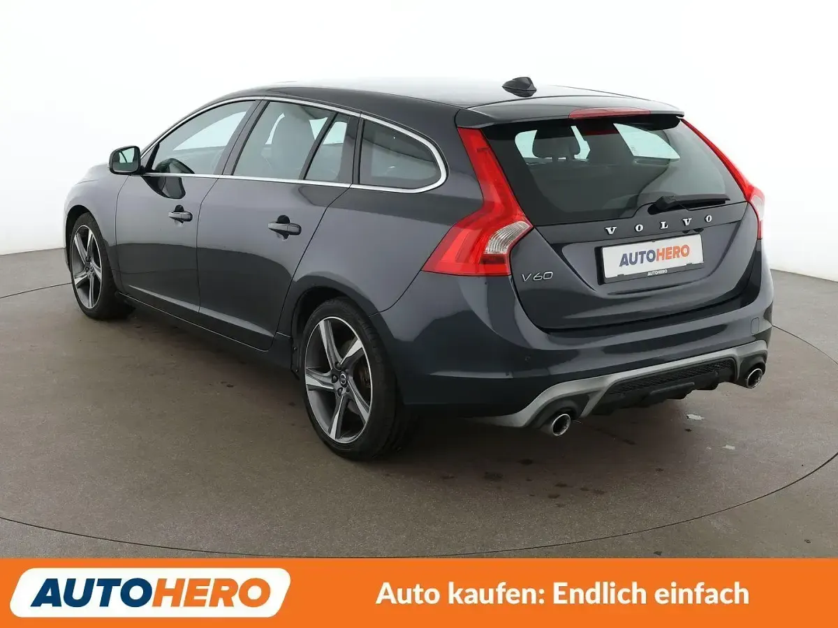 Gebraucht Volvo V60 Momentum 190 PS (139 kW) 2015 Grau Kombi