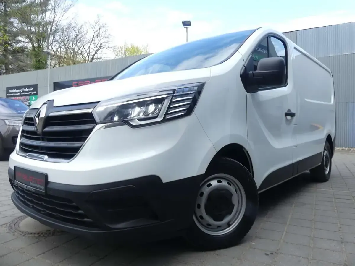 Gebraucht Renault Trafic 131 PS (96 kW) 2022 Weiß Van / Kleinbus