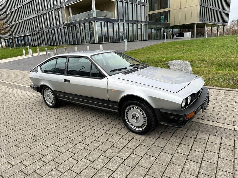 Gebraucht Alfa Romeo GTV 131 PS (96 kW) 1983 Silber Coupé