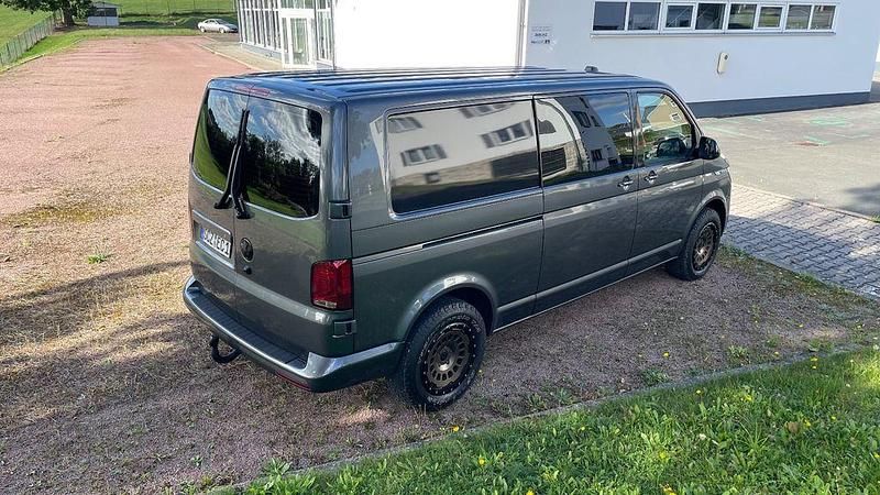 Gebraucht VW Transporter 150 PS (110 kW) 2024 Grau Van