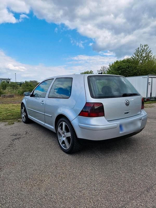 Używany VW Golf Trendline 131 KM (96 kW) 2002 Srebrny Coupe