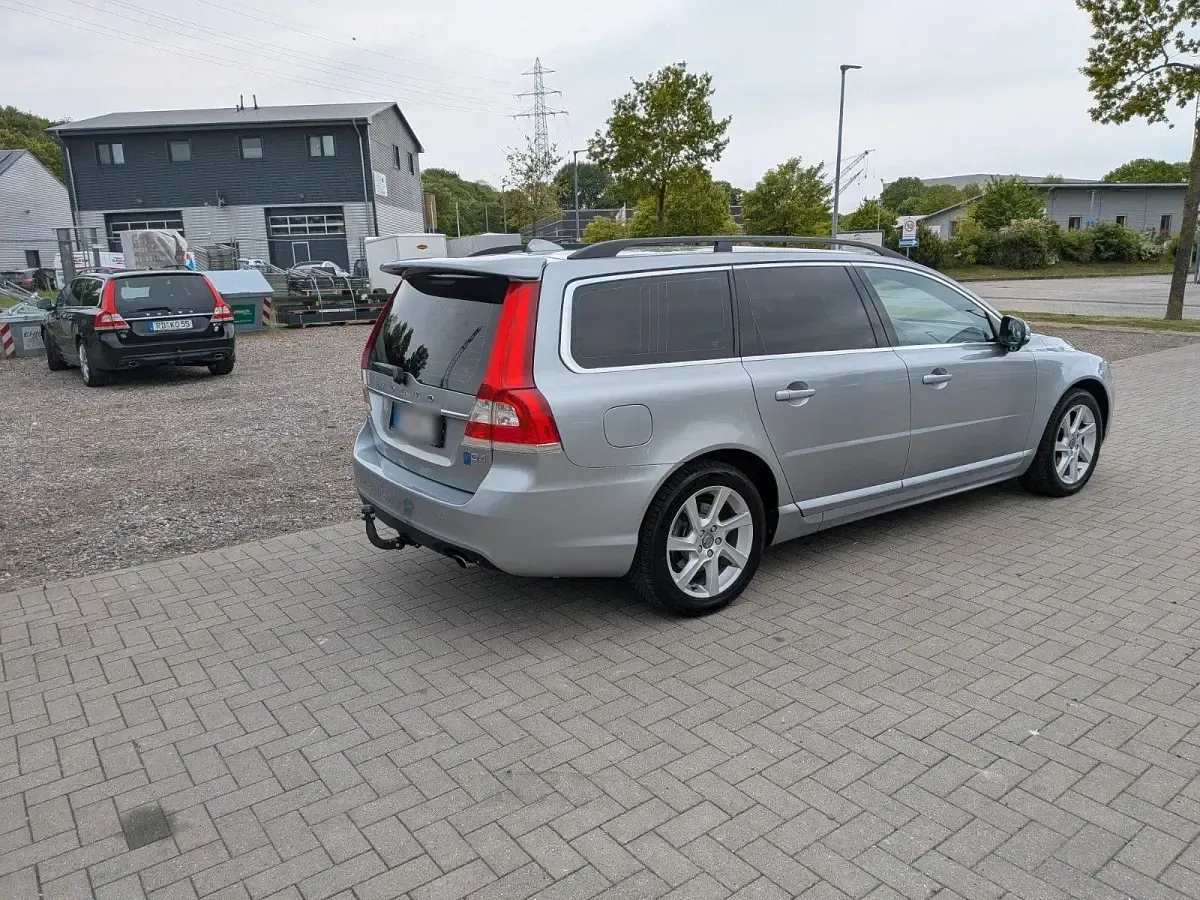 Gebraucht Volvo V70 181 PS (133 kW) 2014 Silber Kombi