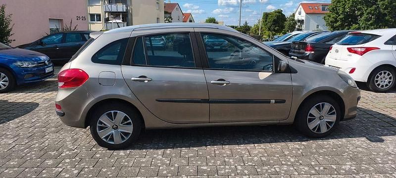 Beige Gebraucht 2008 Renault Clio II Dynamique Limousine | 900 € (Guter Preis) - Bild 1/4