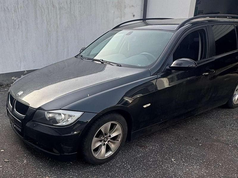 Gebraucht BMW 318 143 PS (105 kW) 2007 Schwarz Kombi