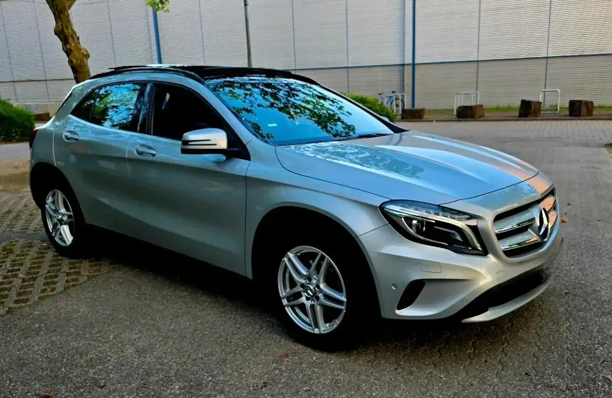 Gebraucht Mercedes GLA200 156 PS (114 kW) 2015 Silber SUV