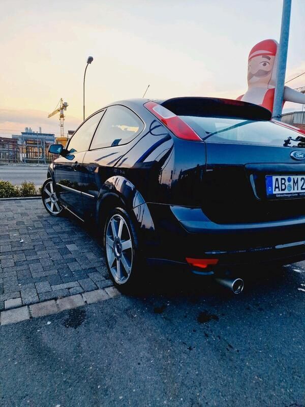 Blau Gebraucht 2004 Ford Focus Coupé | 1.300 € - Bild 1/4