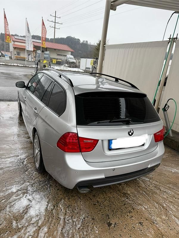 Gebraucht BMW 320 177 PS (130 kW) 2010 Silber Kombi