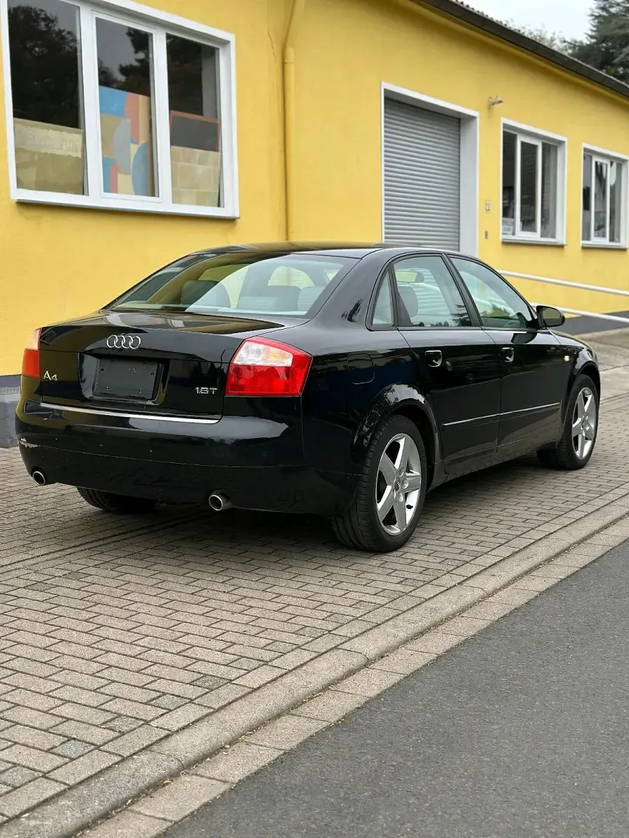 Używany Audi A4 Sport 170 KM (125 kW) 2005 Czarny Sedan/Limuzyna