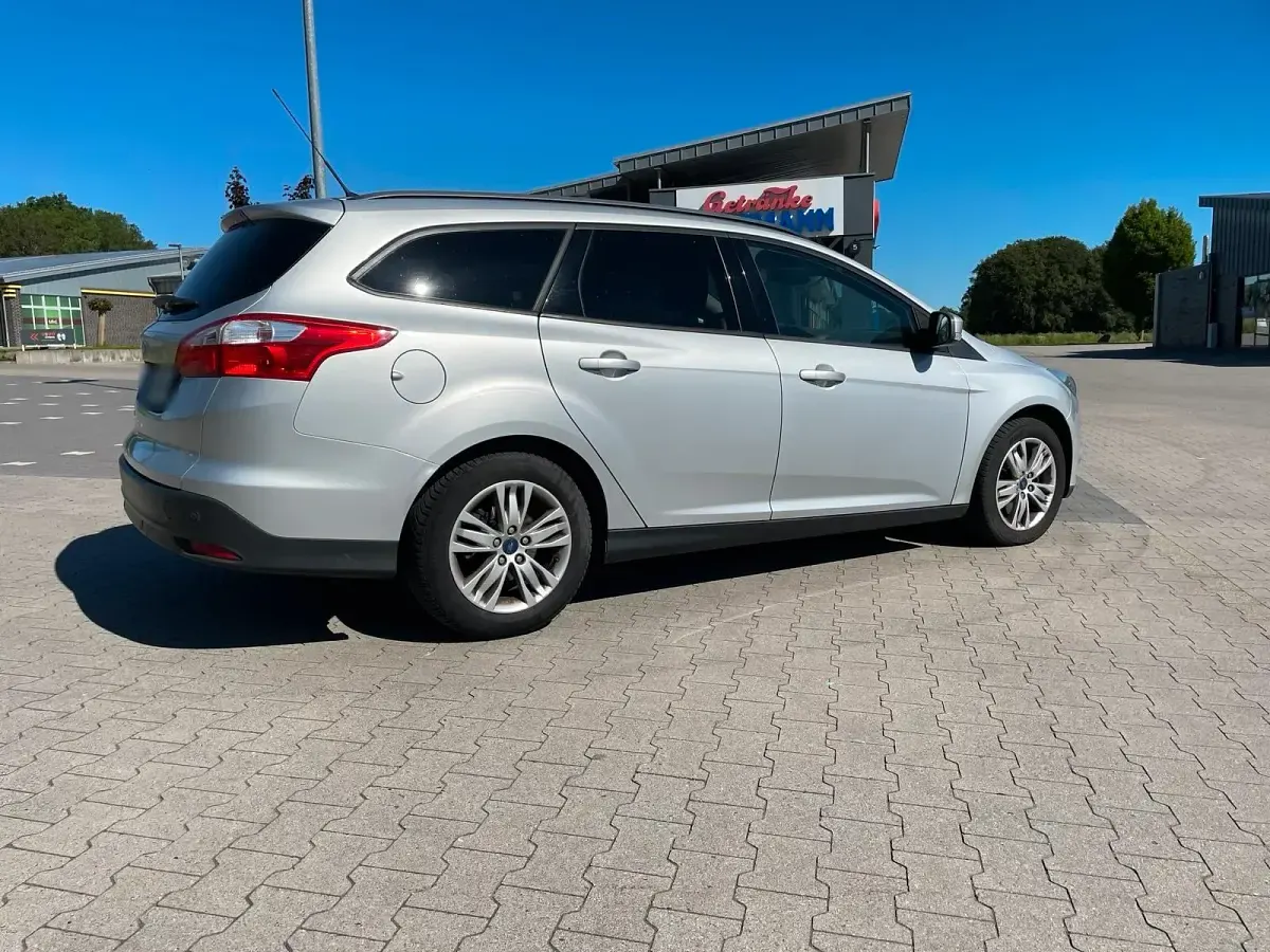 Używany Ford Focus 105 KM (77 kW) 2011 Srebrny Kombi