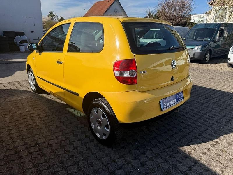 Gebraucht VW Fox Basis 75 PS (55 kW) 2005 Gelb Kleinwagen