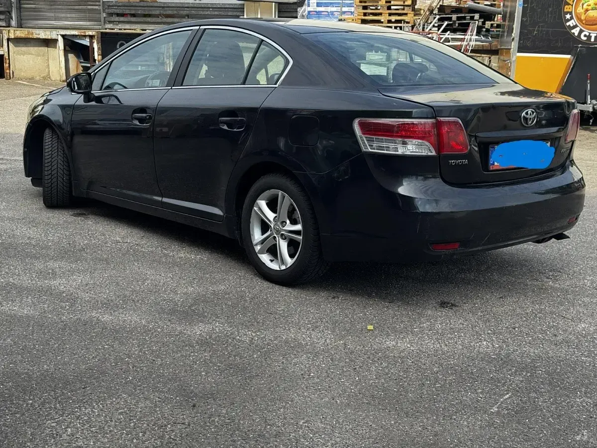 Gebraucht Toyota Avensis 147 PS (108 kW) 2011 Schwarz Limousine